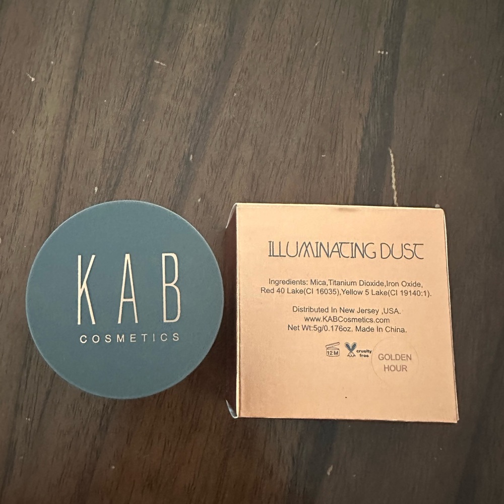KAB osmetics illuminating dust golden hour color- Brand new